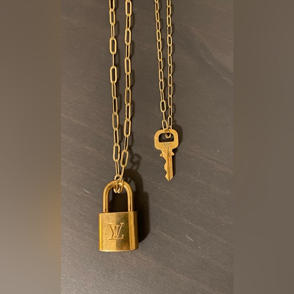 #313 Louis Vuitton LV Lock & Key - Picture 4 of 7